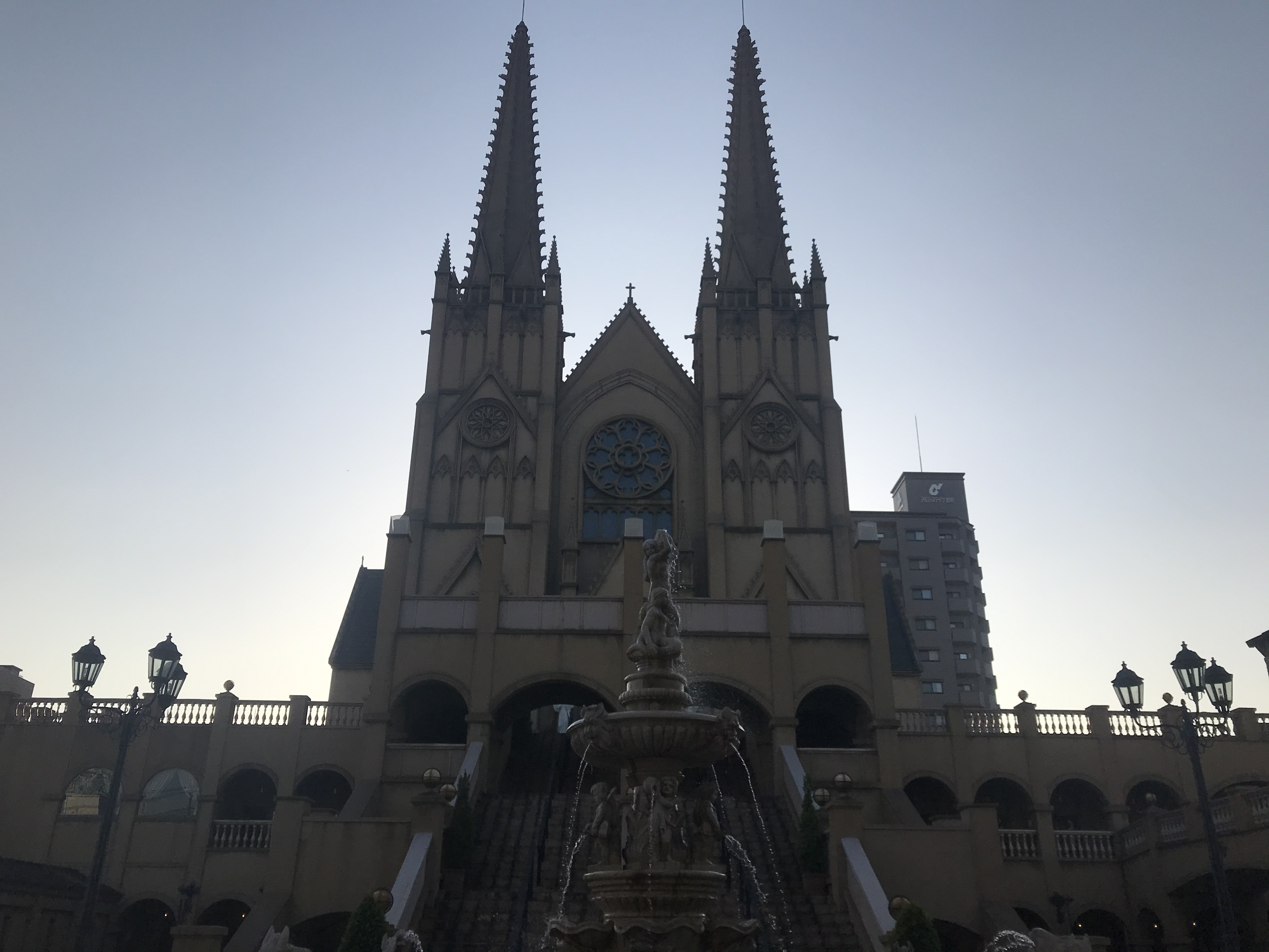 L’église ... enfin l’hôtel